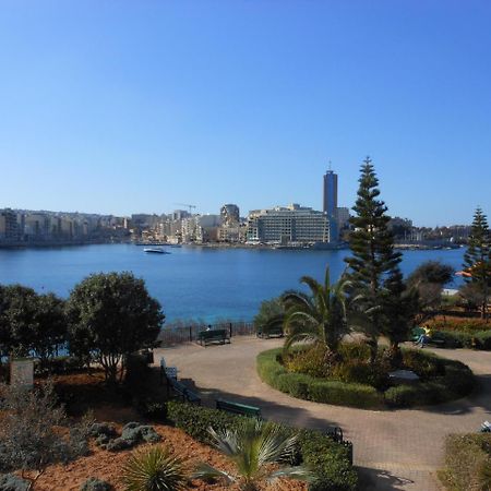 Marvellous Seafront Apartment Слима Экстерьер фото