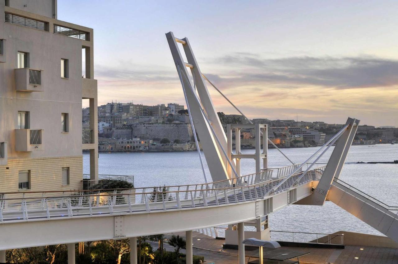 Marvellous Seafront Apartment Слима Экстерьер фото