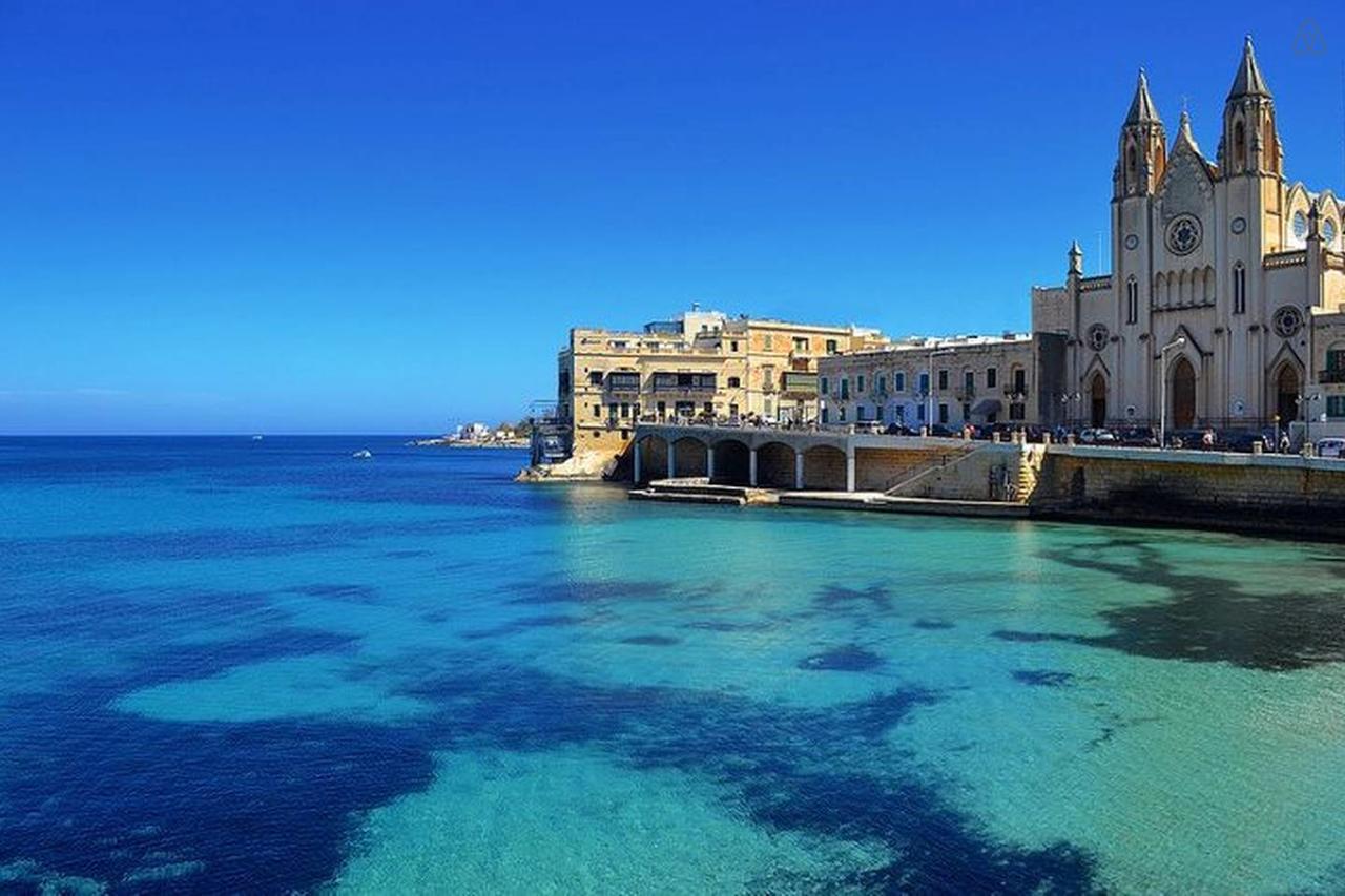 Marvellous Seafront Apartment Слима Экстерьер фото